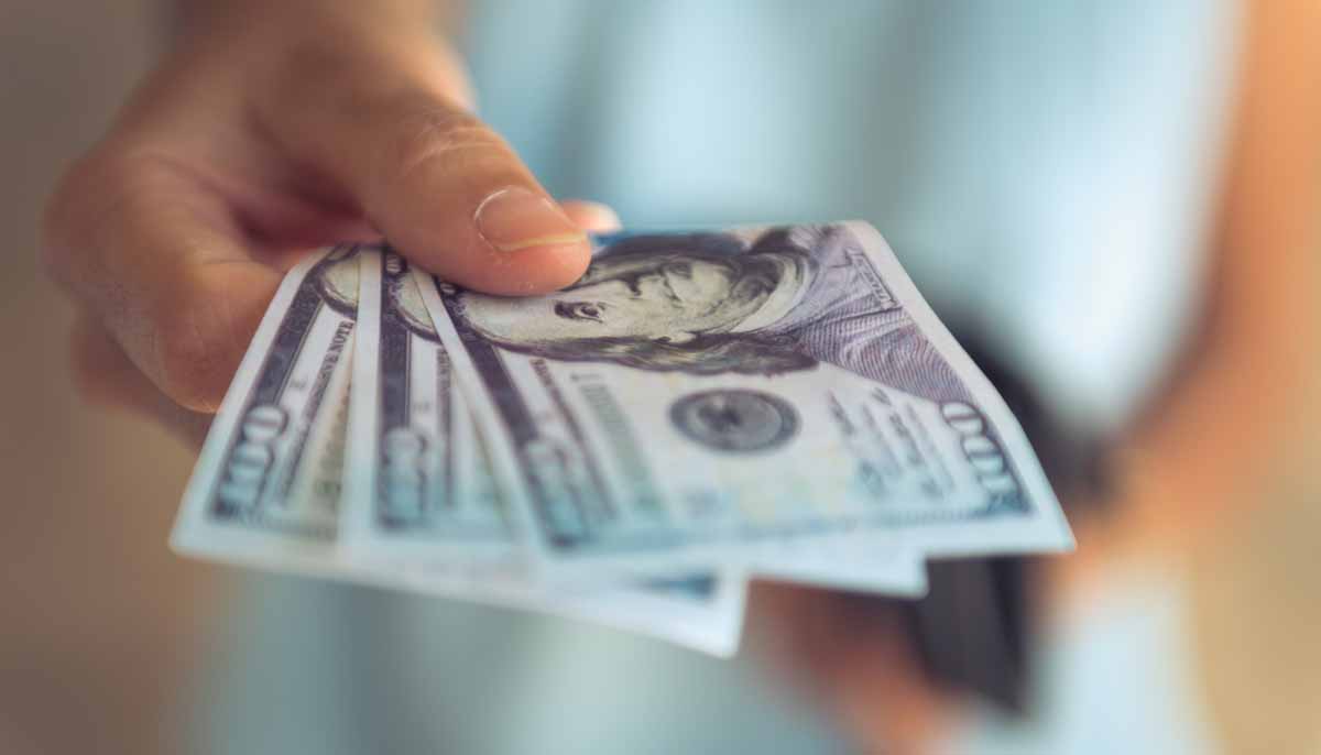 Personal Finance: Saving With the Cash Diet